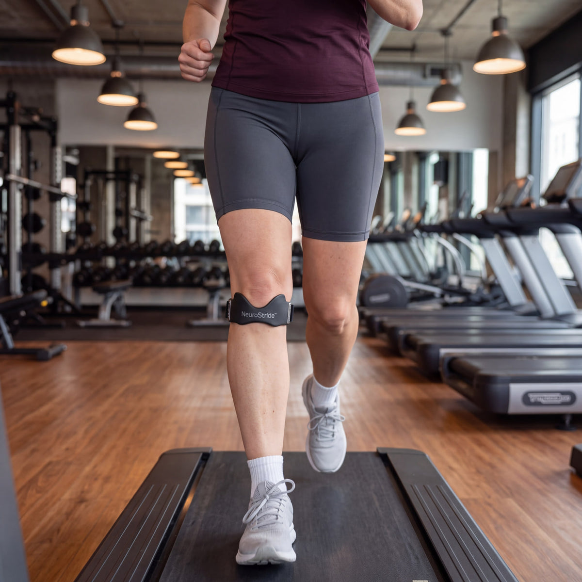 Sangle rotulienne NeuroStride™ – Soutien ajustable pour le genou
